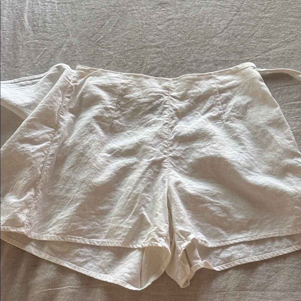 Old Navy White Wrap linen blend Skort - great condition - Picture 2 of 4